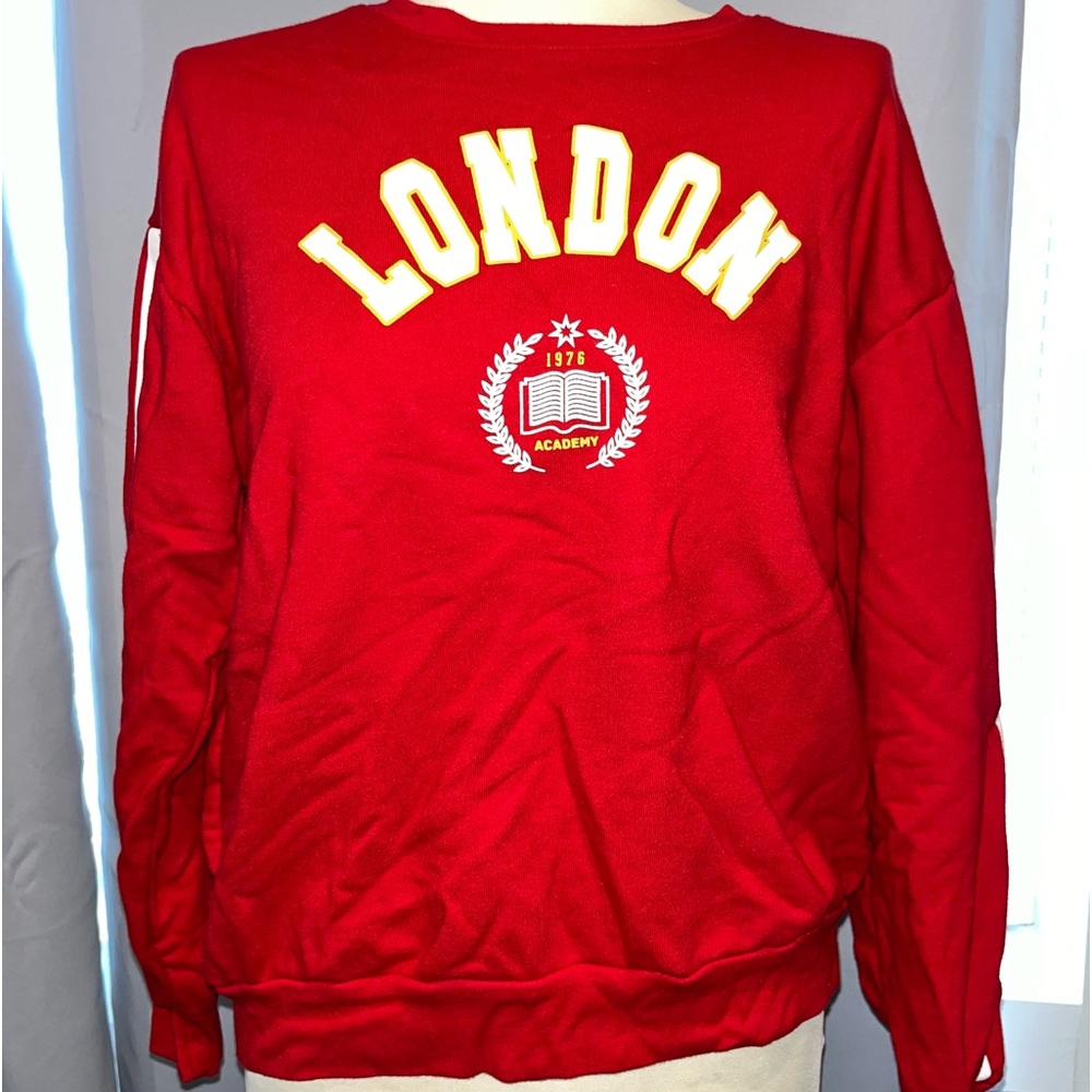 Forever 21 - SZ Medium, Women’s sweatshirt. Vibrant red, great condition